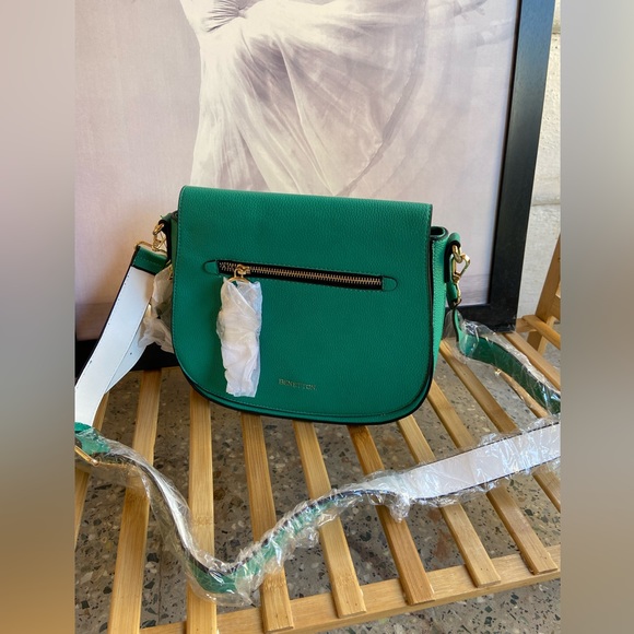 United Colors of Benetton Sling Bag With Adjustable Strap - Picture 4 of 11